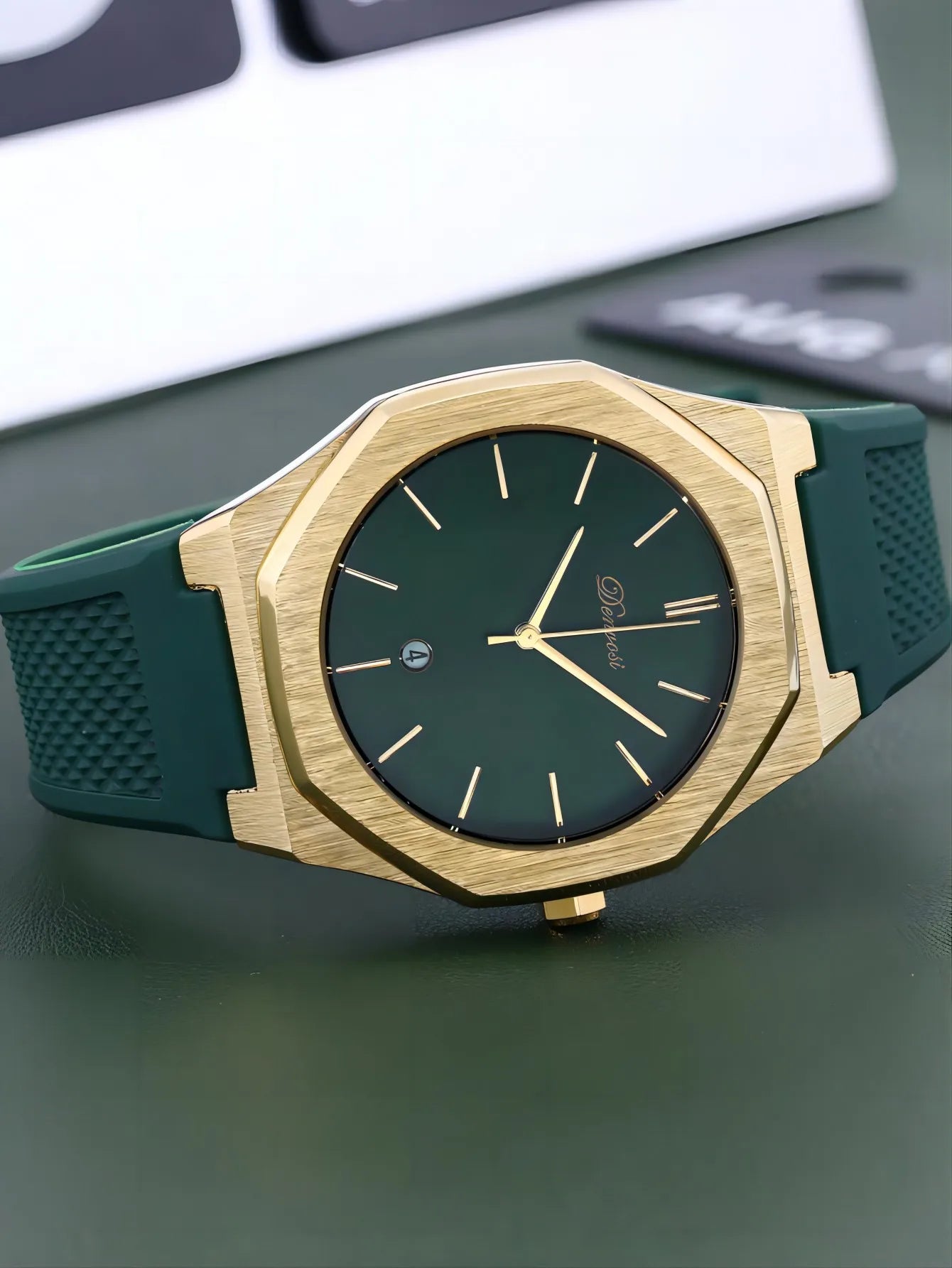 Simple leisure sports men's quartz watch  Waterproof casual wristwatch for men
