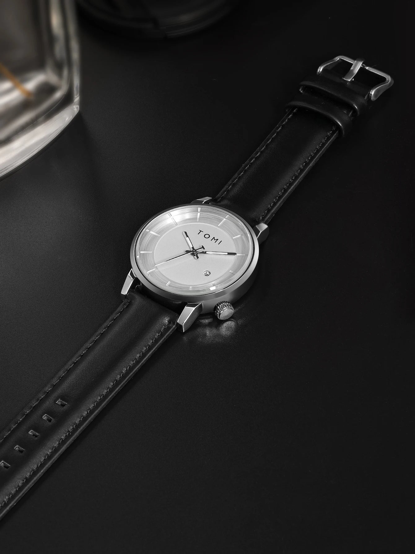 TOMI Luxury Minimal — Leather Edition